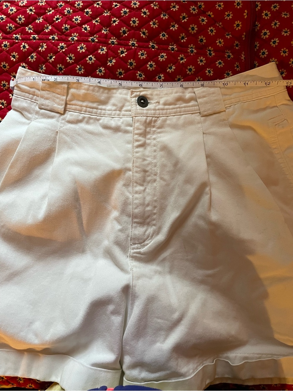 LizSport White Shorts with pockets and cuffs- size petite 8